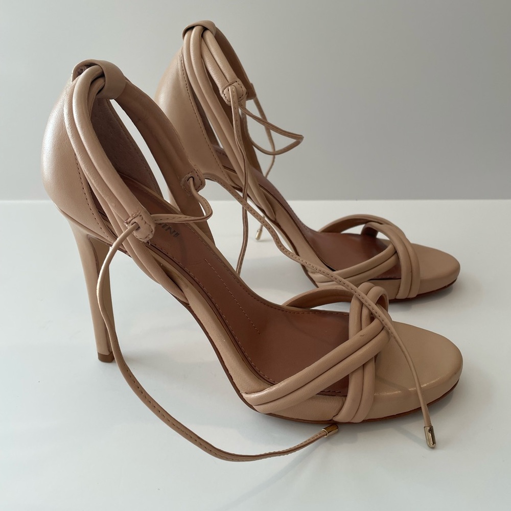 Gianni Bini Tan/Nude Heels Size 8